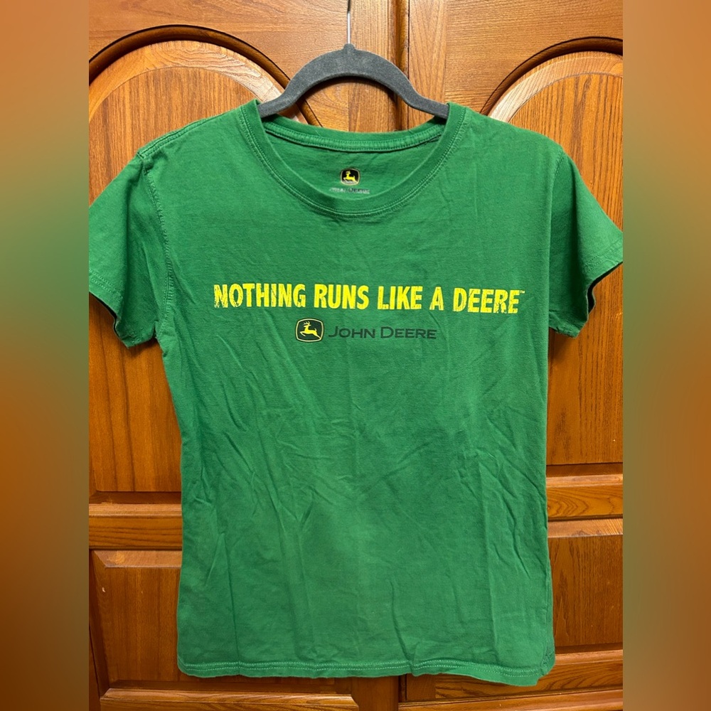 Women’s John Deere tee shirt size medium gently worn